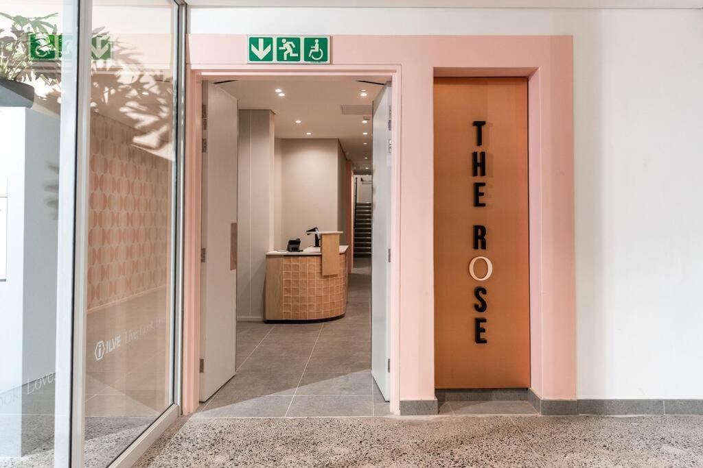 The Rose 102 -2bedroom With Rooftop Pool *